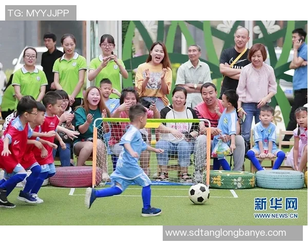 萌力十足的可爱足球球星们：小小身影也能踢出大梦想